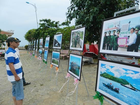 Exposition photographique sur la mer et les îles du pays ảnh 1 Exposition photographique sur la mer et les îles du pays ảnh 1