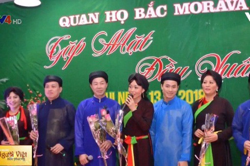 Des Viêt kiêu de République tchèque se réunissent autour du quan ho ảnh 1 Des Viêt kiêu de République tchèque se réunissent autour du quan ho ảnh 1