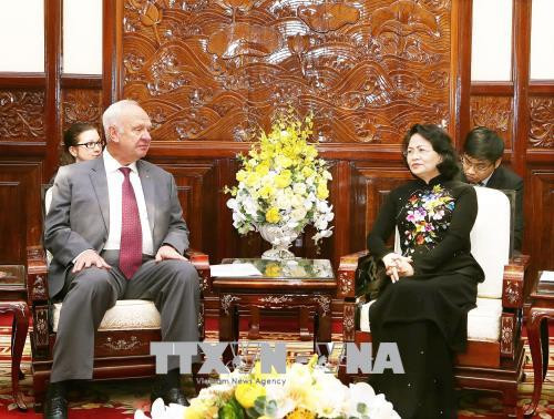 La vice-présidente Dang Thi Ngoc Thinh reçoit une délégation russe ảnh 1 La vice-présidente Dang Thi Ngoc Thinh reçoit une délégation russe ảnh 1