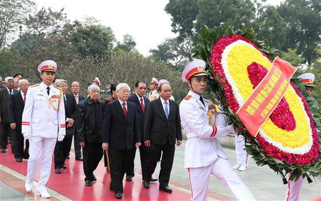 Anniversaire de la fondation du Parti : hommage posthume au Président Ho Chi Minh ảnh 1