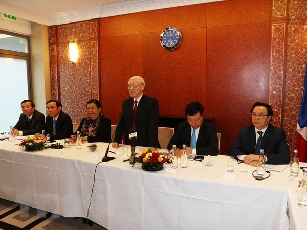 Le leader du PCV rencontre avec de jeunes intellectuels vietnamiens en France ảnh 1 Le leader du PCV rencontre avec de jeunes intellectuels vietnamiens en France ảnh 1
