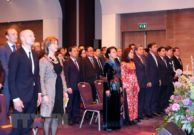 Célébration du 45ème anniversaire des relations diplomatiques Vietnam-Pays-Bas ảnh 1 Célébration du 45ème anniversaire des relations diplomatiques Vietnam-Pays-Bas ảnh 1
