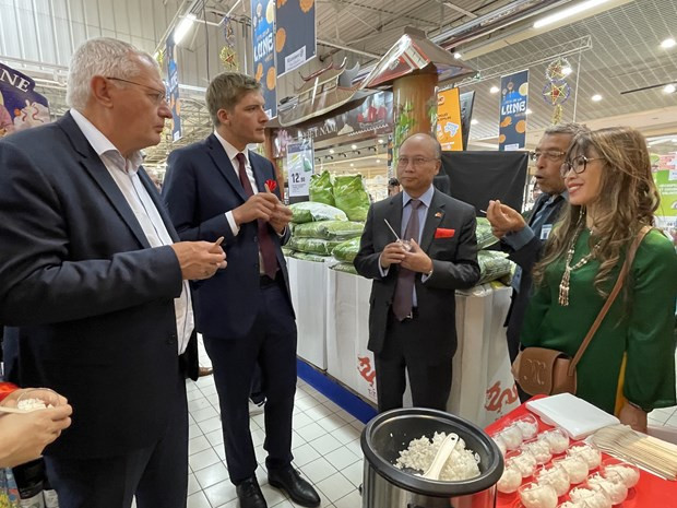 Une marque du riz vietnamien présentée au supermarché E.Leclerc en France ảnh 1