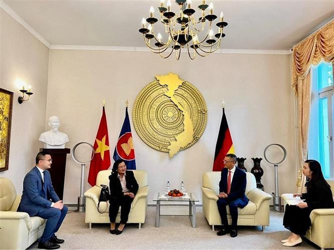L’ambassade du Cambodge en Allemagne félicite la Fête nationale du Vietnam ảnh 1 L’ambassade du Cambodge en Allemagne félicite la Fête nationale du Vietnam ảnh 1