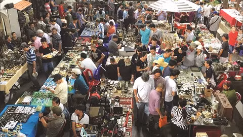 Flâner et chiner dans les marchés aux puces ảnh 1