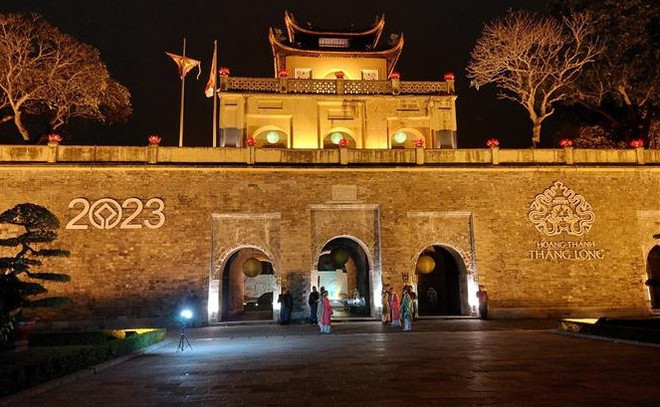 Lancement de la visite nocturne de la Cité impériale de Thang Long aux visiteurs étrangers ảnh 1 Lancement de la visite nocturne de la Cité impériale de Thang Long aux visiteurs étrangers ảnh 1