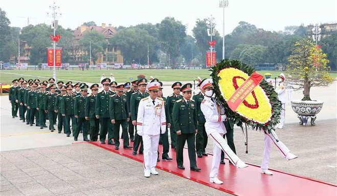 Des dirigeants rendent hommage au Président Hô Chi Minh ảnh 3 Des dirigeants rendent hommage au Président Hô Chi Minh ảnh 3