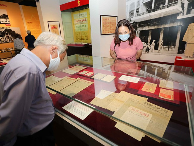 La «Journée de l’indépendance» au cœur d'une exposition à Hanoï ảnh 1