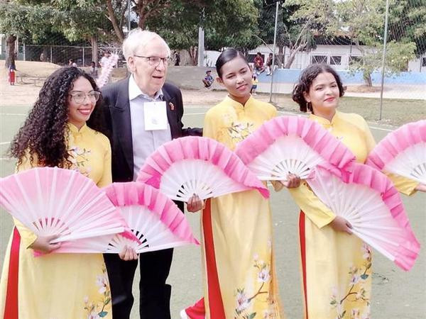 Vietnam et Venezuela renforcent les échanges entre les deux peuples ảnh 1