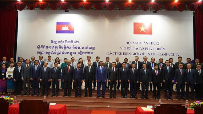 Conférence sur la coopération et le développement des provinces frontalières Vietnam-Cambodge ảnh 2 Conférence sur la coopération et le développement des provinces frontalières Vietnam-Cambodge ảnh 2