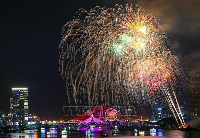 Le Festival de feux d’artifice propulse le tourisme de Dà Nang à des hauteurs ảnh 1