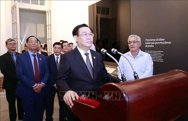 Le président de l’Assemblée nationale du Vietnam visite le Centre Fidel Castro Ruz ảnh 3 Le président de l’Assemblée nationale du Vietnam visite le Centre Fidel Castro Ruz ảnh 3