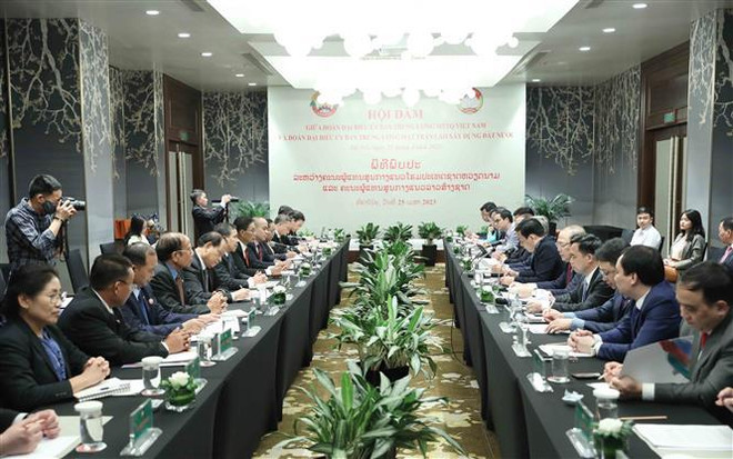 Vietnam-Laos : renforcement du partage d'expériences dans le travail de Front ảnh 1 Vietnam-Laos : renforcement du partage d'expériences dans le travail de Front ảnh 1