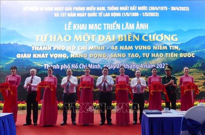 Ouverture d’une exposition de photos sur Ho Chi Minh-Ville et les frontières du Vietnam ảnh 1 Ouverture d’une exposition de photos sur Ho Chi Minh-Ville et les frontières du Vietnam ảnh 1