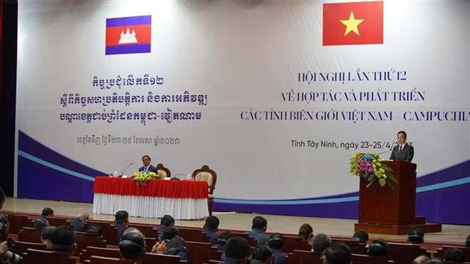 Conférence sur la coopération et le développement des provinces frontalières Vietnam-Cambodge ảnh 1 Conférence sur la coopération et le développement des provinces frontalières Vietnam-Cambodge ảnh 1