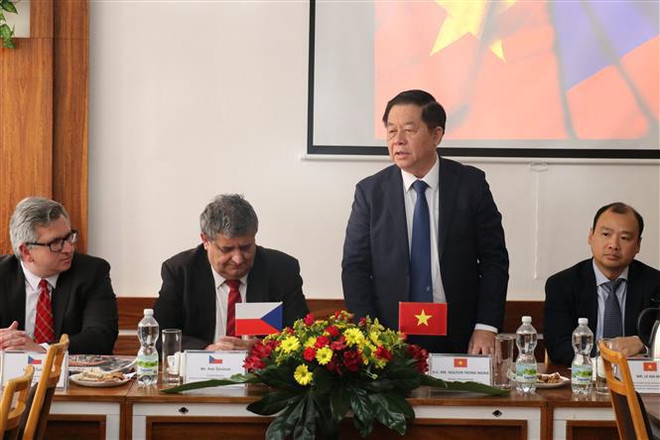 Une délégation du PCV en visite de travail en République tchèque ảnh 1 Une délégation du PCV en visite de travail en République tchèque ảnh 1