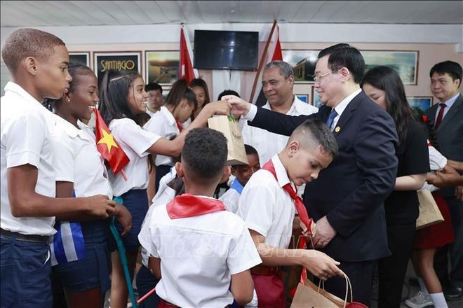 Les plus hauts législateurs vietnamien et cubain se rendent à Santiago de Cuba ảnh 5 Les plus hauts législateurs vietnamien et cubain se rendent à Santiago de Cuba ảnh 5