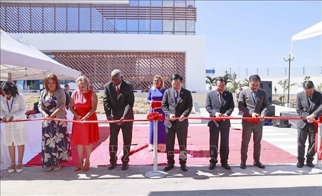 Les dirigeants vietnamiens et cubains de l’AN à l'inauguration d'importants projets à Cuba ảnh 2 Les dirigeants vietnamiens et cubains de l’AN à l'inauguration d'importants projets à Cuba ảnh 2