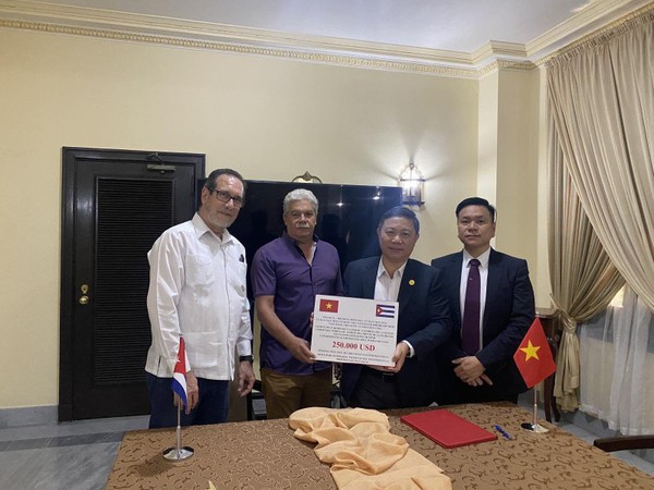 HCM-Ville soutient Cuba pour surmonter les conséquences de l'incendie à Matanzas ảnh 1