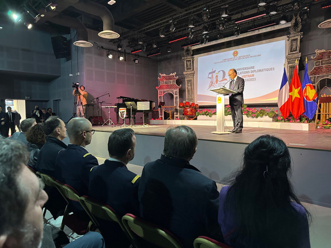 Le cinquantenaire des relations diplomatiques franco-vietnamiennes célébré à Paris ảnh 1