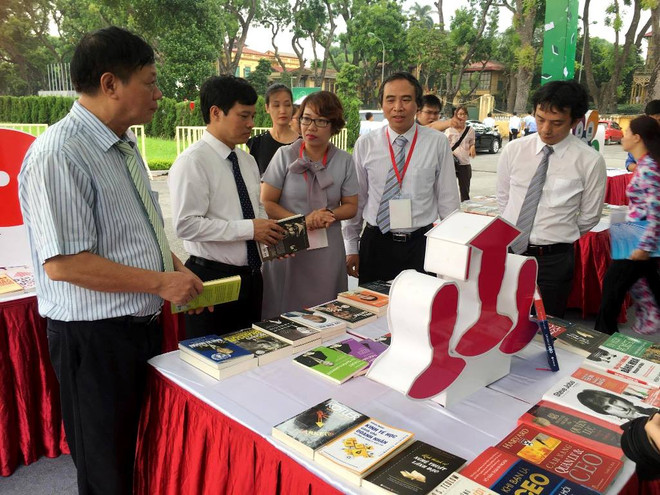 Hanoï : Inauguration de la fête « Le livre et les Start-ups » ảnh 1 Hanoï : Inauguration de la fête « Le livre et les Start-ups » ảnh 1