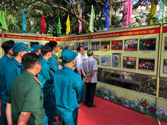 Des expositions en l’honneur de la fondation du PCV ảnh 1