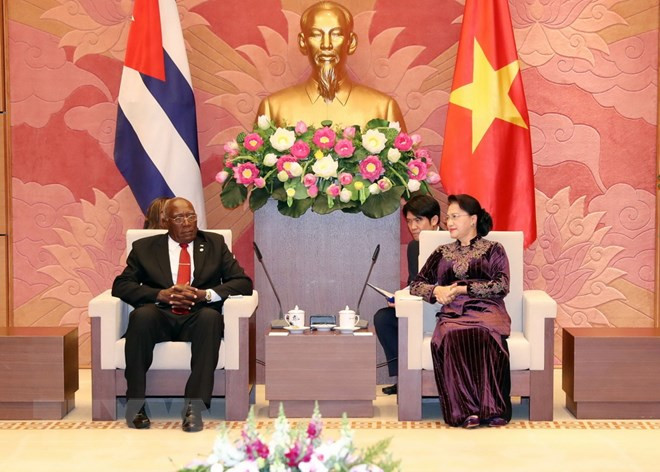 La présidente de l’AN rencontre le premier vice-président cubain ảnh 1 La présidente de l’AN rencontre le premier vice-président cubain ảnh 1