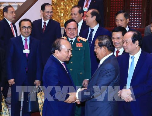 Le PM Nguyên Xuân Phuc reçoit son homologue cambodgien ảnh 1
