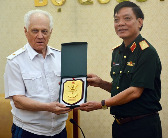 Le Vietnam stimule la coopération de défense avec la Russie et le Laos ảnh 1 Le Vietnam stimule la coopération de défense avec la Russie et le Laos ảnh 1