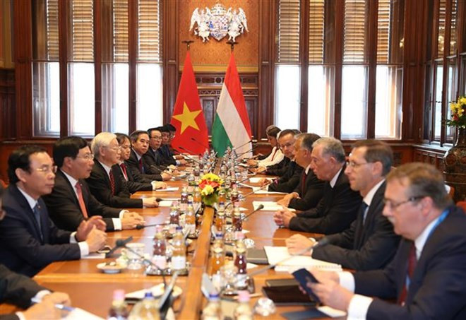 Le Vietnam et la Hongrie signent sept documents de coopération ảnh 1 Le Vietnam et la Hongrie signent sept documents de coopération ảnh 1