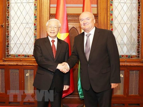 Le secrétaire général Nguyen Phu Trong rencontre le vice-président de l'AN hongroise ảnh 1 Le secrétaire général Nguyen Phu Trong rencontre le vice-président de l'AN hongroise ảnh 1