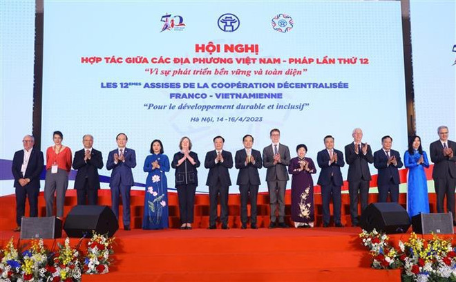 Ouverture des 12es Assises de la coopération décentralisée franco-vietnamienne à Hanoi ảnh 1 Ouverture des 12es Assises de la coopération décentralisée franco-vietnamienne à Hanoi ảnh 1