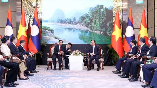 Le président Vo Van Thuong salue des relations spéciales Vietnam-Laos ảnh 1 Le président Vo Van Thuong salue des relations spéciales Vietnam-Laos ảnh 1
