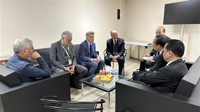 Une délégation du PCV assiste au 39e Congrès du Parti communiste français ảnh 1 Une délégation du PCV assiste au 39e Congrès du Parti communiste français ảnh 1