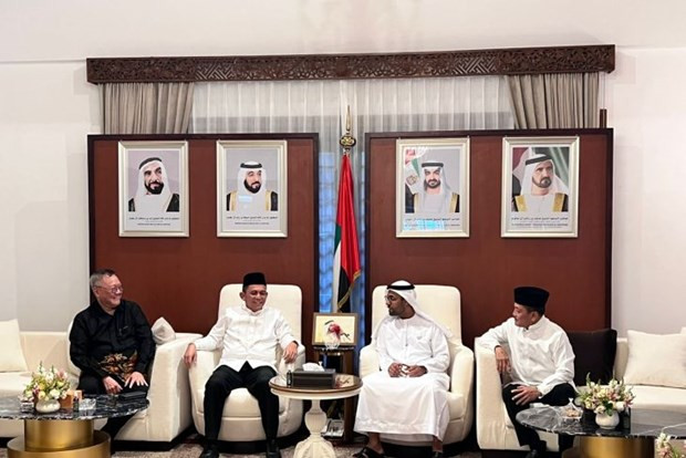 Les îles Riau indonésiennes cherchent à renforcer leur coopération touristique avec les Émirats arabes unis ảnh 1