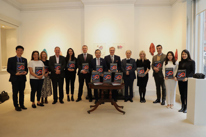 Un numéro spécial de The Diplomat met en lumière les liens Vietnam-Royaume-Uni ảnh 1