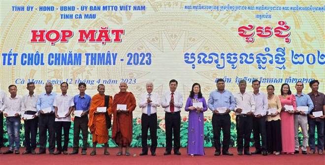 Le président du CC du FPV félicite les Khmers de Ca Mau pour Chol Chnam Thmay ảnh 1