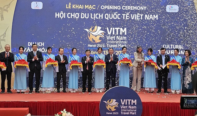 Ouverture de la Foire internationale du tourisme du Vietnam-VITM 2023 à Hanoï ảnh 1