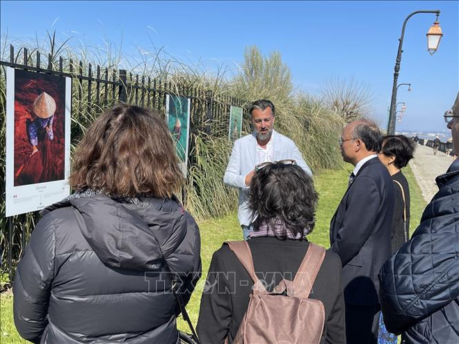 Le photographe Réhahn fait découvrir la beauté du Vietnam au public français ảnh 1 Le photographe Réhahn fait découvrir la beauté du Vietnam au public français ảnh 1