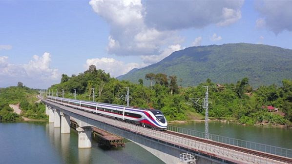Lancement des services ferroviaires de voyageurs transfrontaliers Laos-Chine ảnh 1