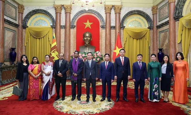 Le président reçoit les nouveaux ambassadeurs des Émirats arabes unis, du Sri Lanka et du Chili ảnh 1 Le président reçoit les nouveaux ambassadeurs des Émirats arabes unis, du Sri Lanka et du Chili ảnh 1