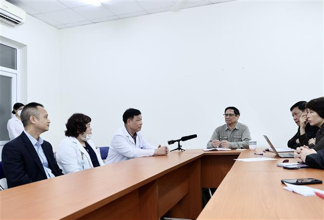 Le PM contrôle l’approvisionnement en médicaments et matériel médical dans des hôpitaux ảnh 2 Le PM contrôle l’approvisionnement en médicaments et matériel médical dans des hôpitaux ảnh 2