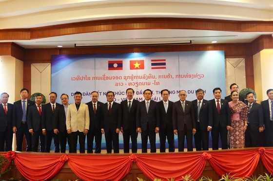 Forum de promotion des liens économiques Vietnam-Laos-Thaïlande ảnh 1