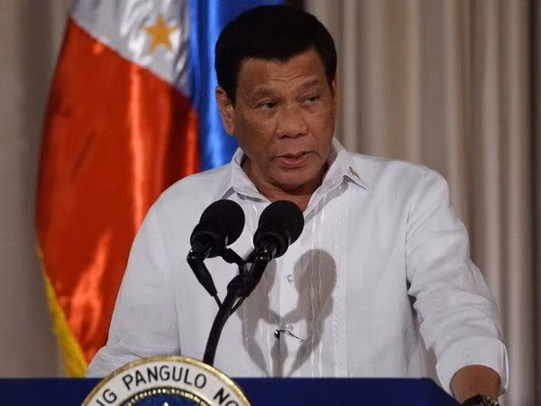 Le président philippin limoge 20 officiers de haut rang ảnh 1