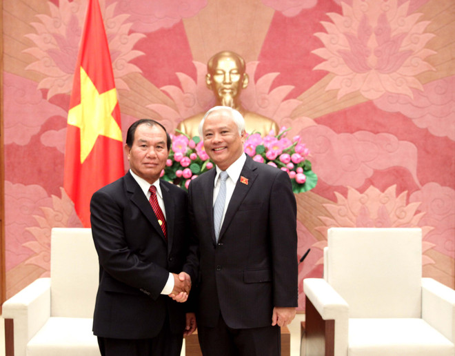 Un vice-président de l’AN reçoit le ministre laotien de la Justice ảnh 1 Un vice-président de l’AN reçoit le ministre laotien de la Justice ảnh 1