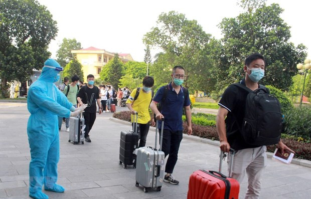 Sept nouveaux cas de COVID-19 importés signalés le 18 juin ảnh 1