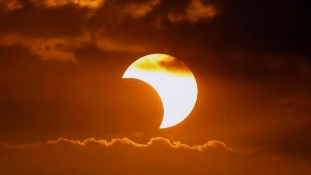 Le Vietnam s'apprête à profiter d'une rare éclipse solaire ce dimanche ảnh 1