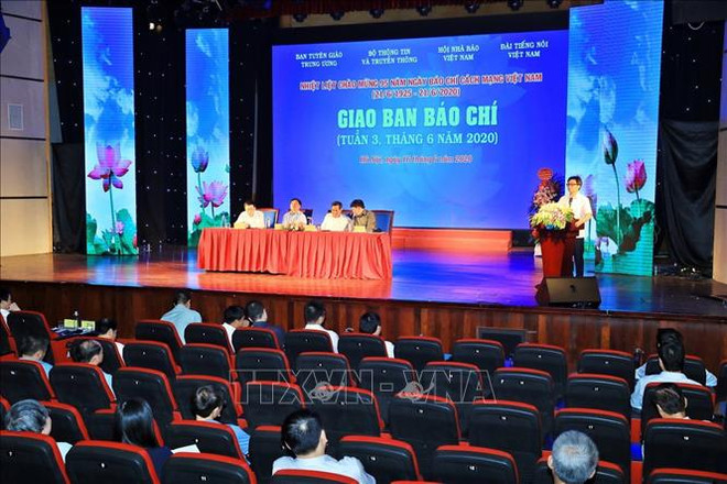 Le vice-PM Vu Duc Dam adresse les félicitations aux journalistes ảnh 1 Le vice-PM Vu Duc Dam adresse les félicitations aux journalistes ảnh 1