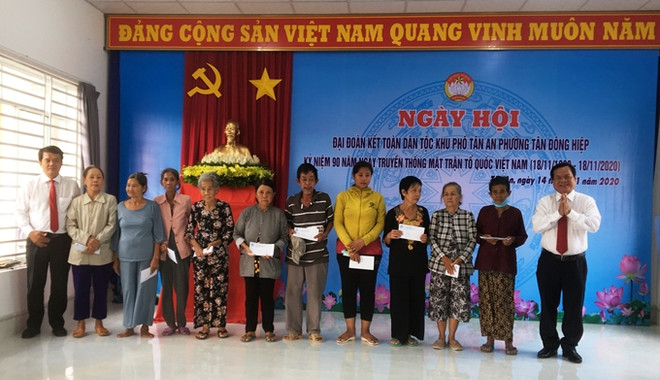 Pour ne laisser personne pauvres derrière ảnh 1 Pour ne laisser personne pauvres derrière ảnh 1