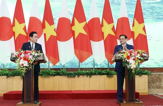 Les Premiers ministres vietnamien et japonais rencontrent la presse ảnh 1 Les Premiers ministres vietnamien et japonais rencontrent la presse ảnh 1